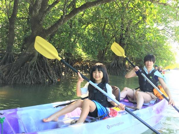 家族で気軽に貸切マングローブカヤック！