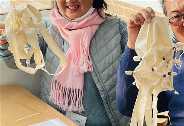 玉ねぎの皮で染めた、あなただけのアートを