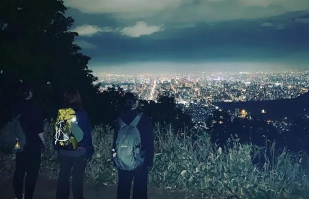山頂からは絶景の夜景