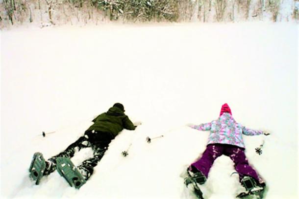 ふわふわの雪に思わず飛び込む♪