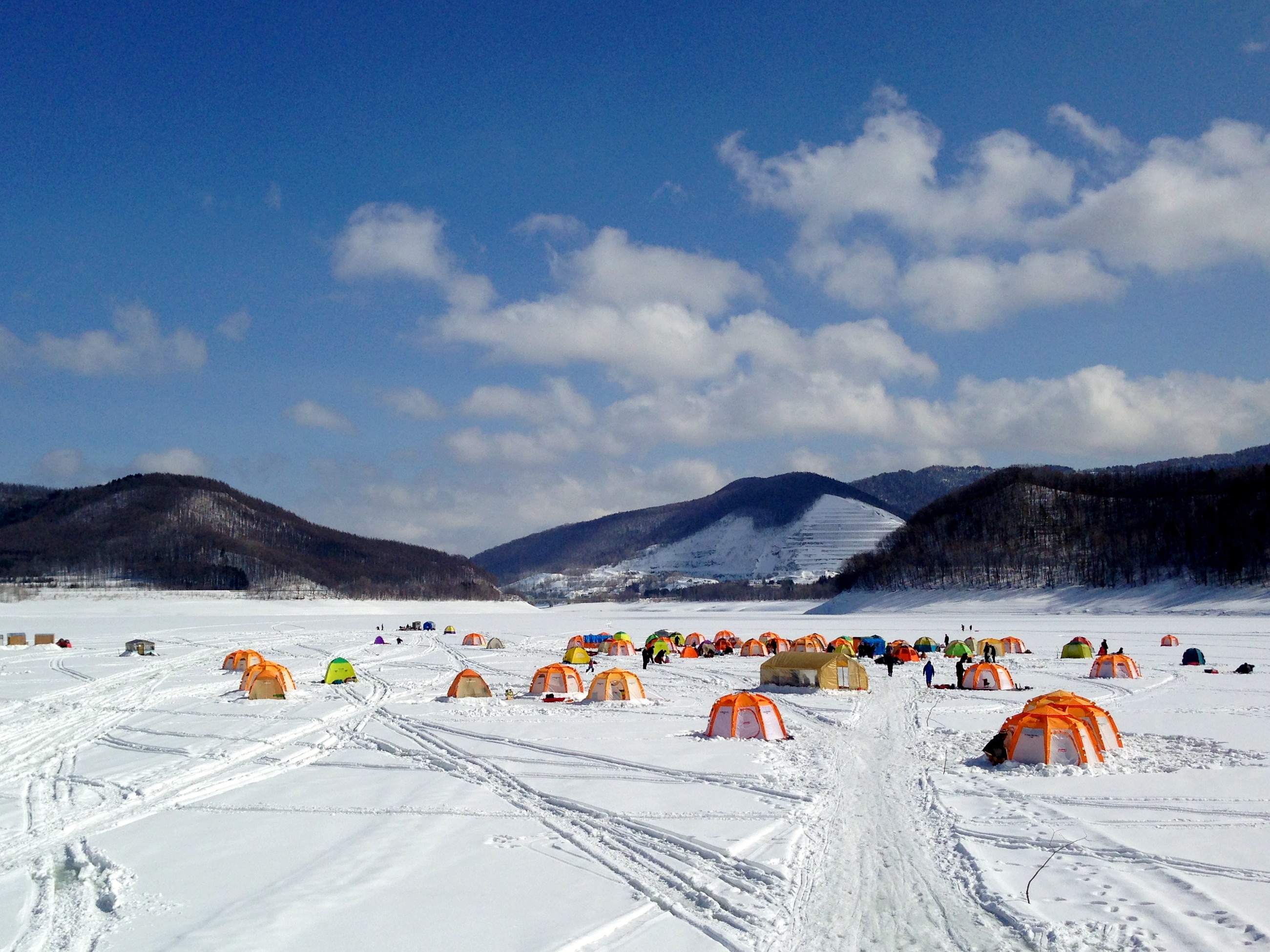 全面凍結した湖の景色も見どころの１つ♪