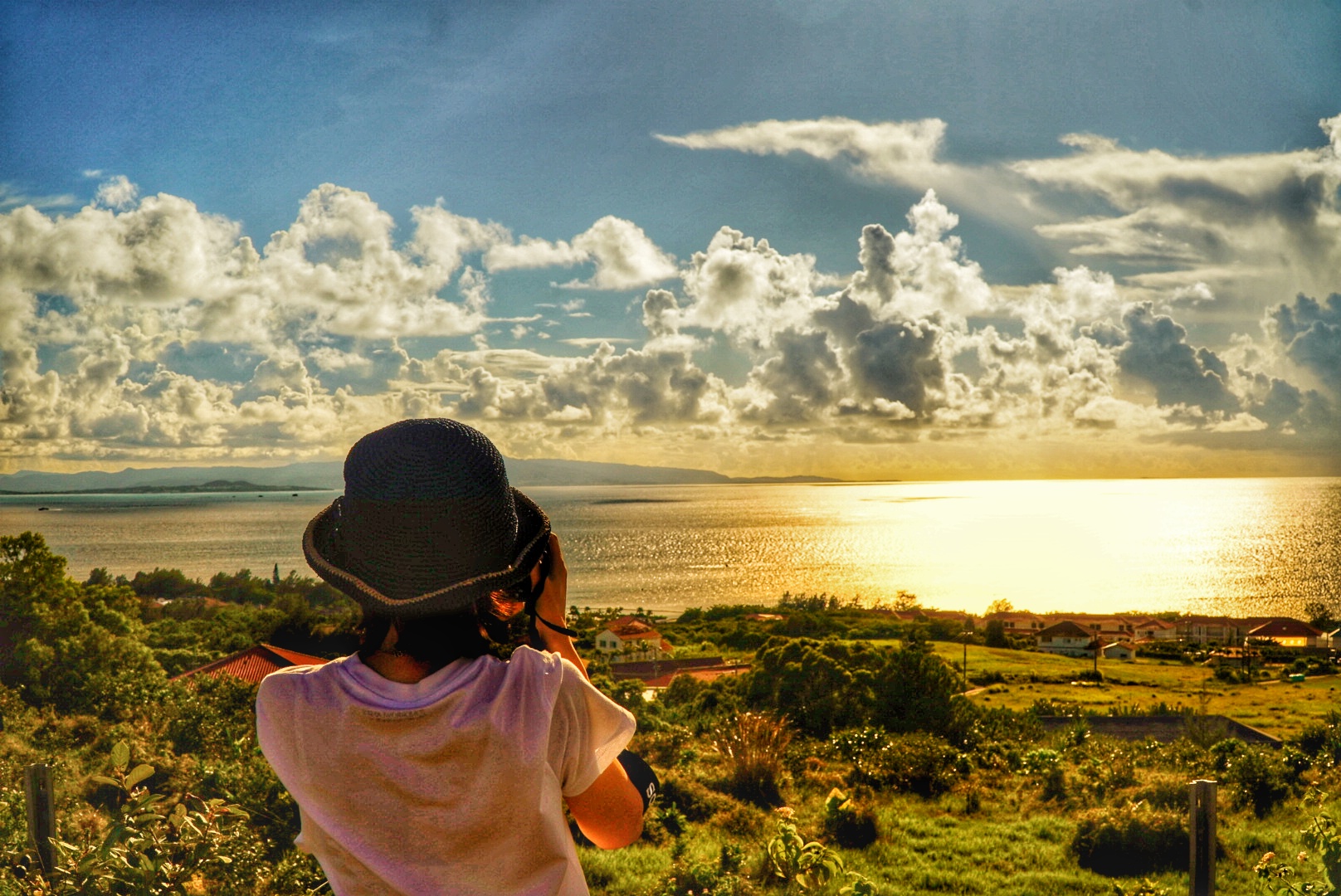 ビーチや夕日が見やすいスポットで撮影