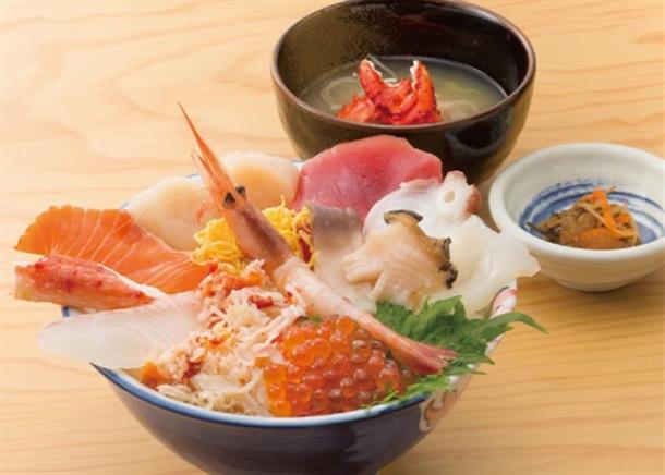 お昼は海鮮食堂でのお楽しみ！