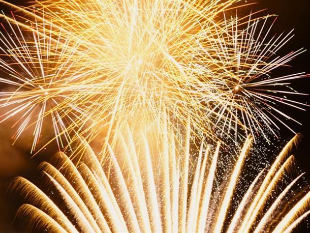 夜は一千発の花火は