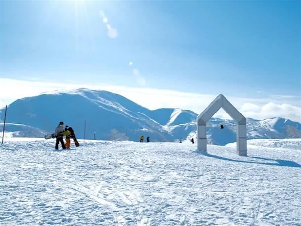 バスでラクラクTOPシーズンのスキー場へ