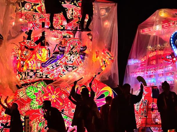 「ヨイヤサヨイヤサ-♪」と夜高節が！