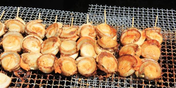 特産の農水産物の販売も行われています♪