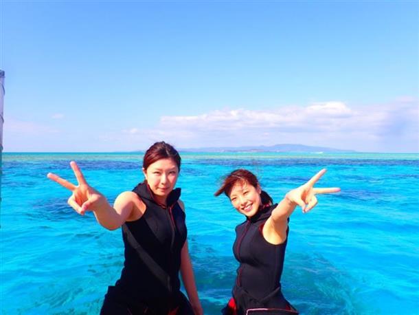 青い海でツーショット！