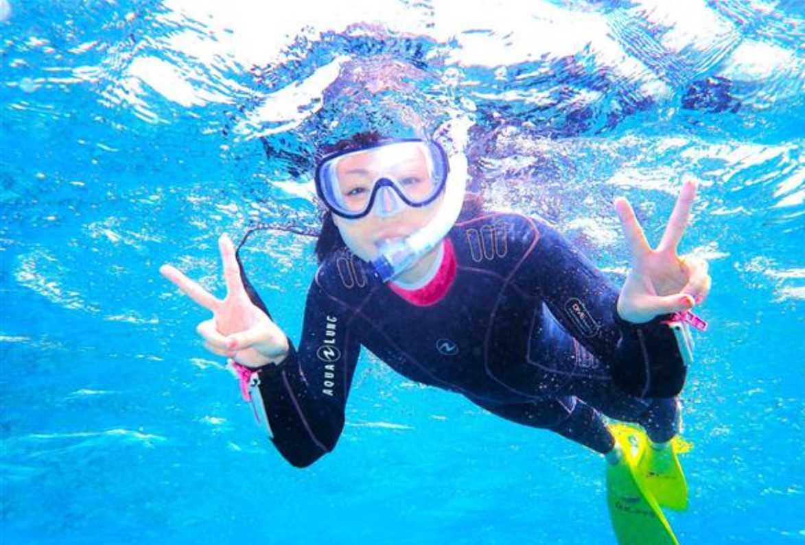 慶良間の海でシュノーケリング
