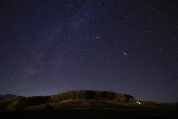 街の明かりと星空を眺めて