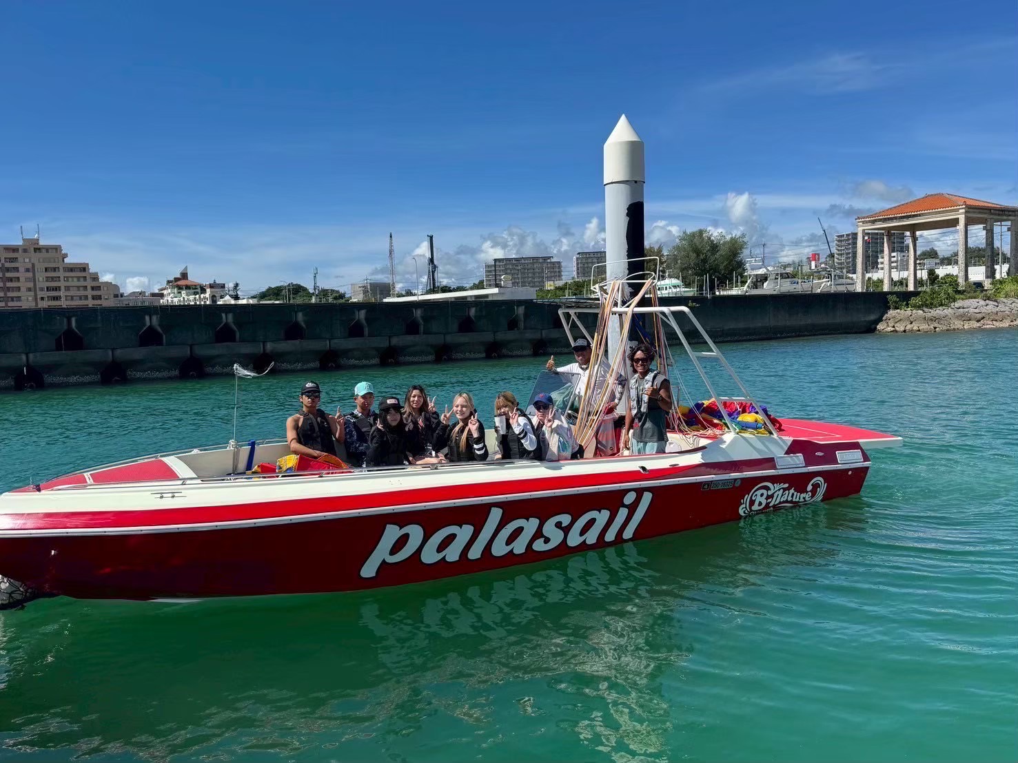 B-natureのパラセーリング船