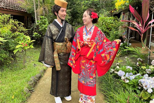 新婚旅行で琉装をお試しください♪