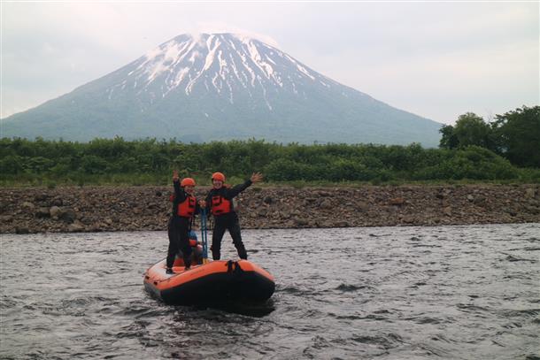蝦夷富士とも呼ばれる羊蹄山を背景に☆