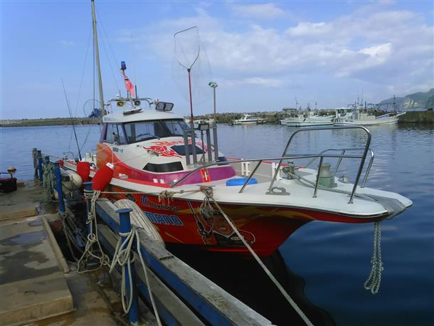 最新式のきれいな船でご案内！