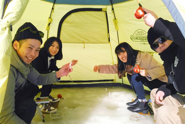 冒険気分満載のテント内