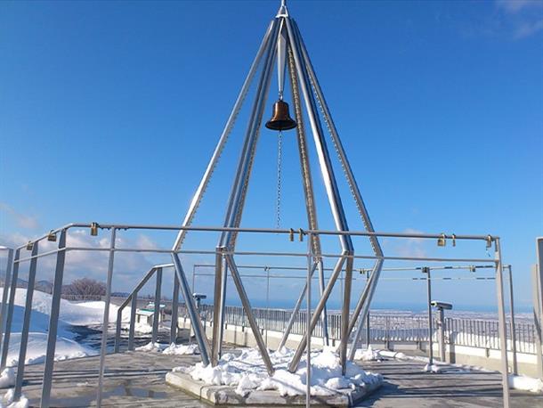 山頂展望台「幸せの鐘」