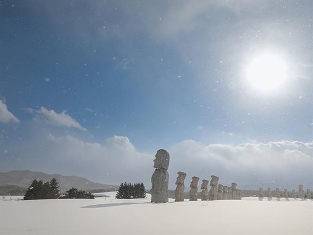 園内に立ち並ぶ巨大なモアイ像