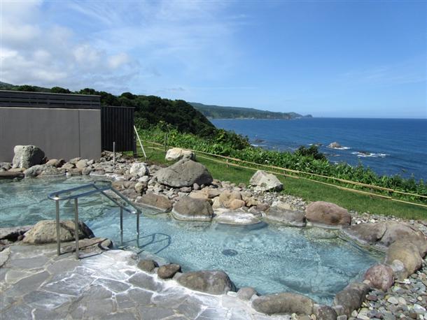 海を一望する絶景温泉でリラックス♪