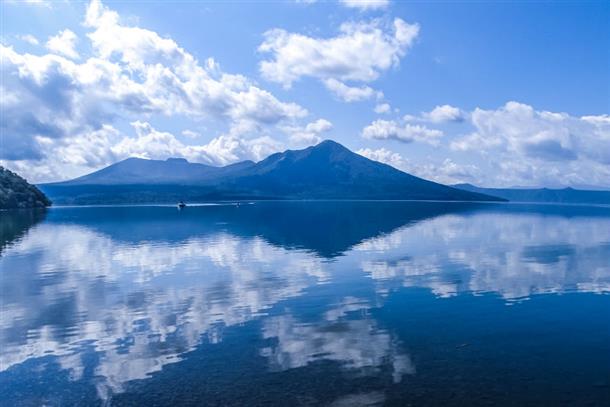 透明度日本一の『支笏湖ブルー』