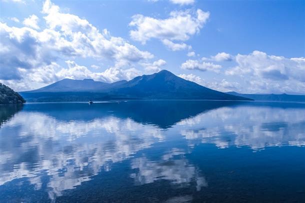 透明度日本一の『支笏湖ブルー』