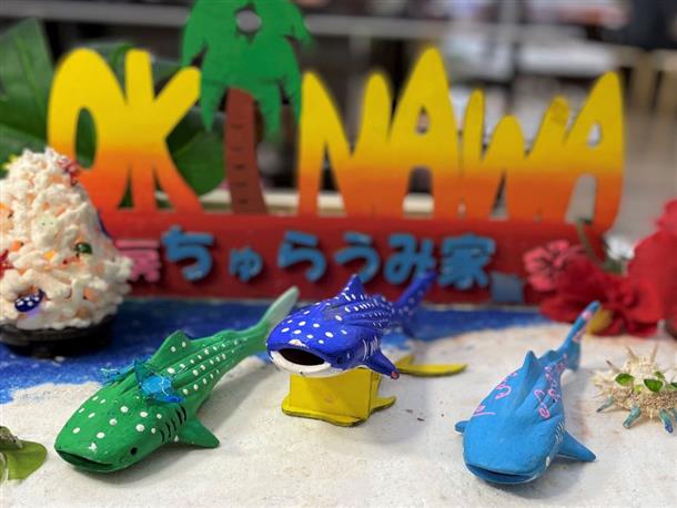 沖縄のジンベエザメ絵付け体験！