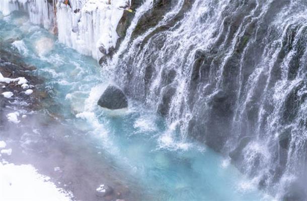 潜流瀑の『しろひげの滝』落差は約30m！