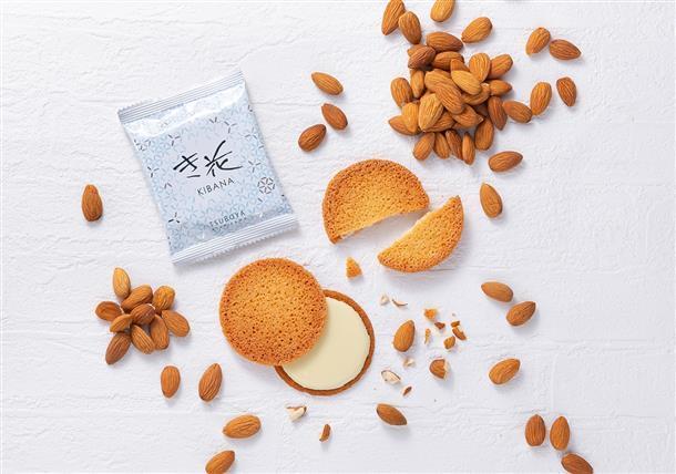 人気の菓子店でお買い物