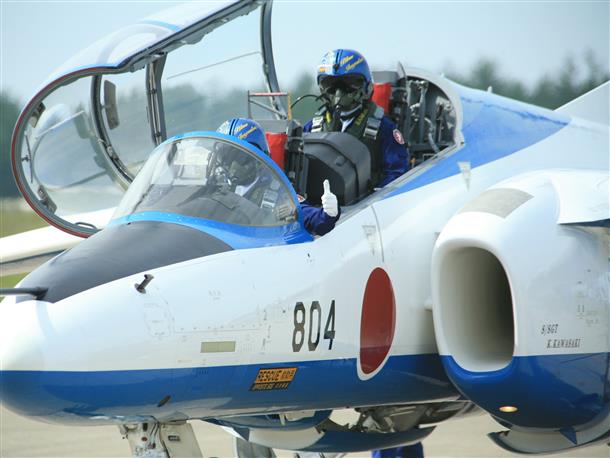 ブルーインパルス展示飛行