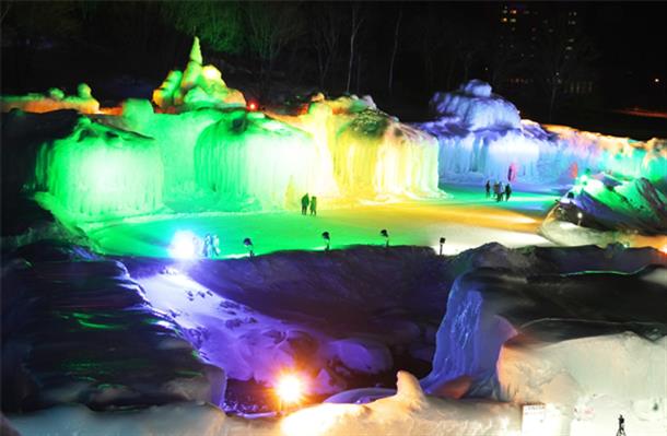 雪と氷のファンタジー『氷瀑まつり』