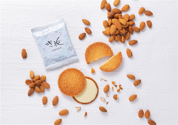 人気の菓子店でお買い物