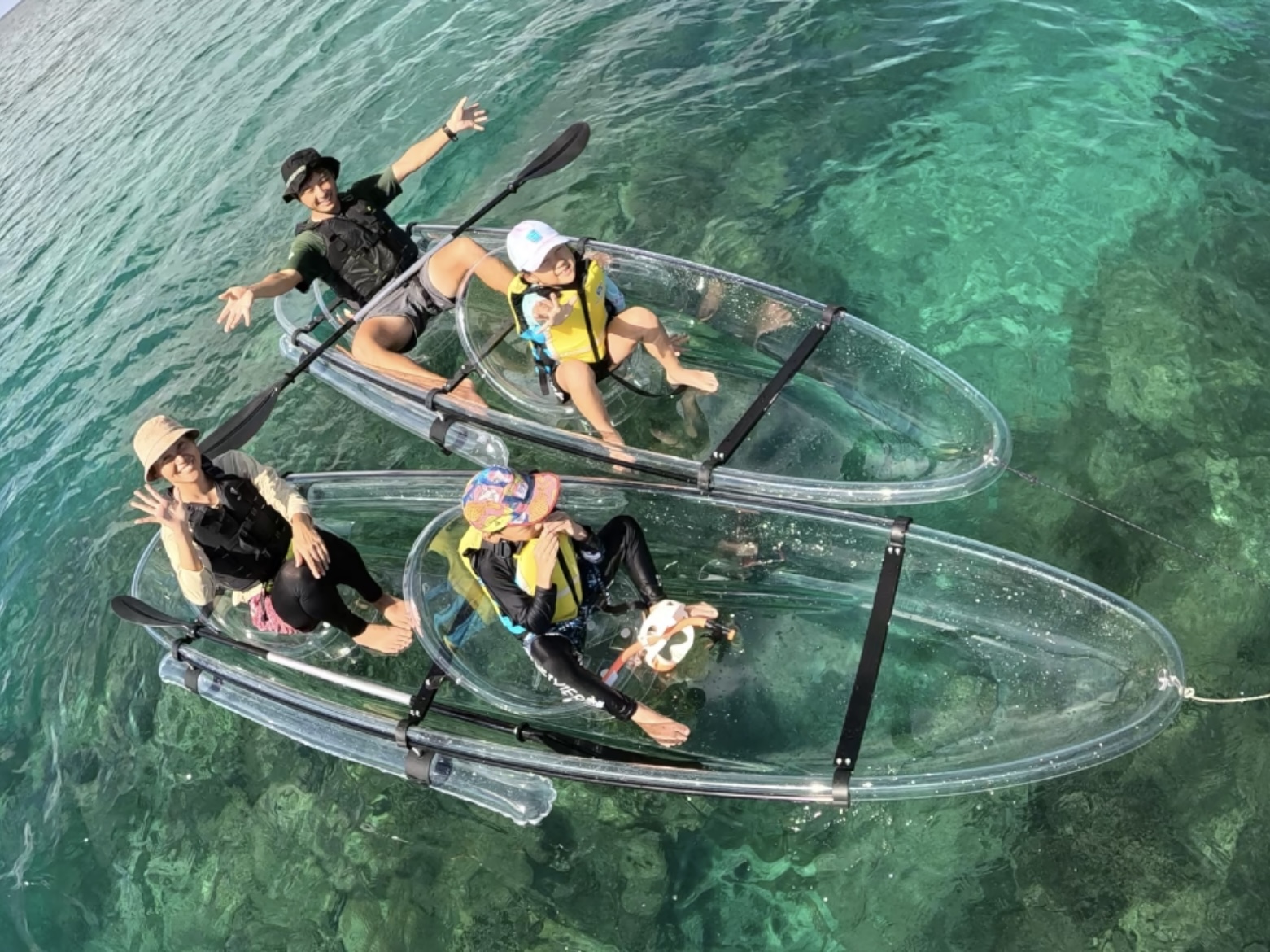 カラフルなお魚と綺麗なサンゴ礁が見える♪