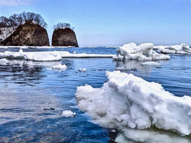 オホーツク海から見える知床半島
