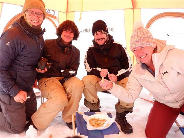 釣ったワカサギは天ぷらにして試食♪