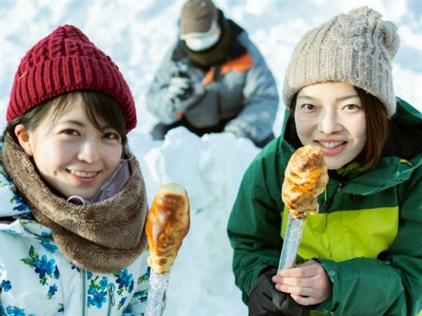 外で食べる手作りバウムクーヘンは格別です
