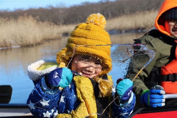 ひざ丈くらいの浅い川なので子供も安心