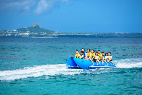 まずはバナナボートを楽しもう！