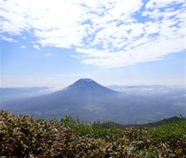 天気が良ければ山頂から羊蹄山を眺める事も