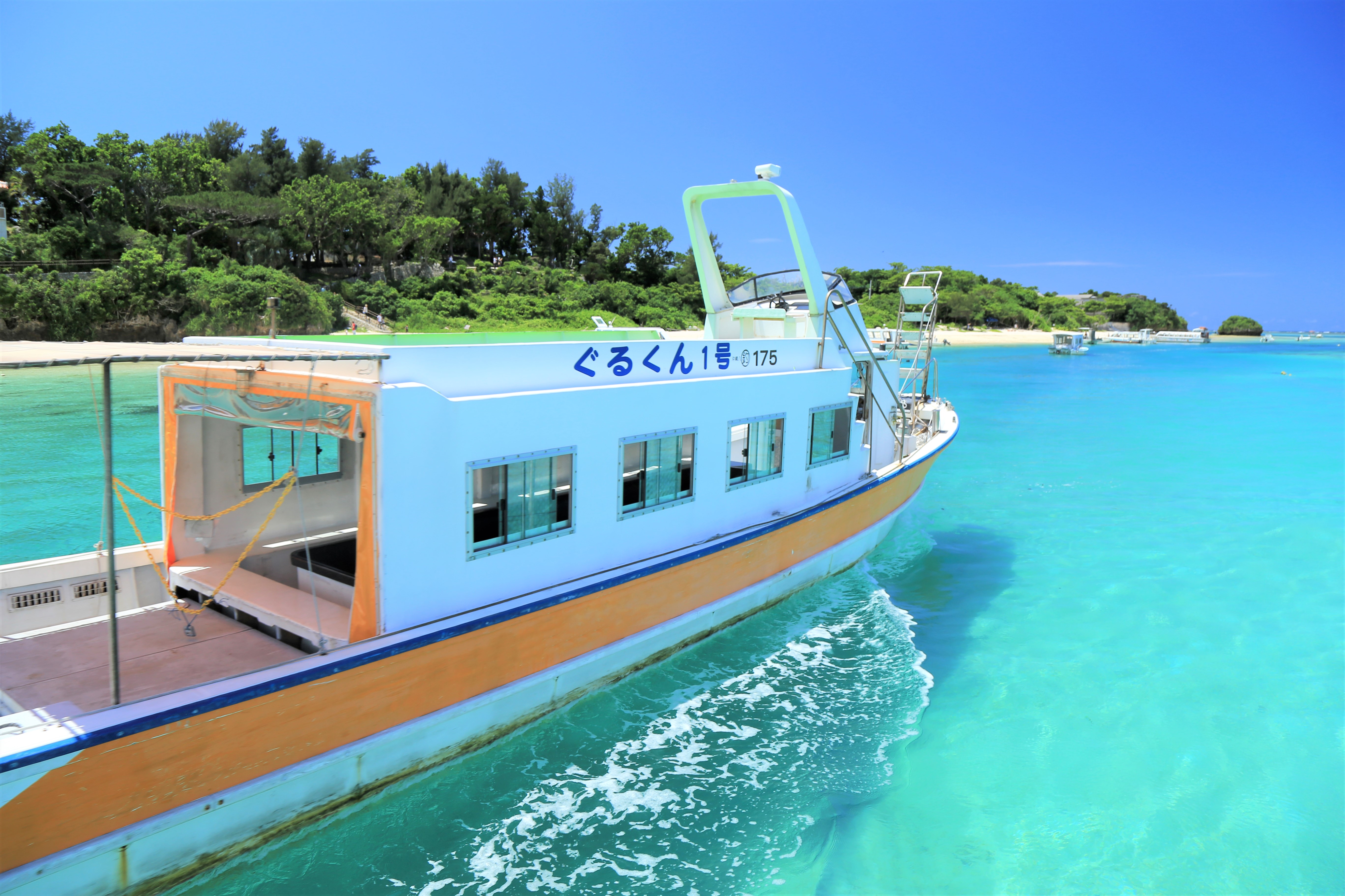 川平湾の海中世界へレッツゴー！