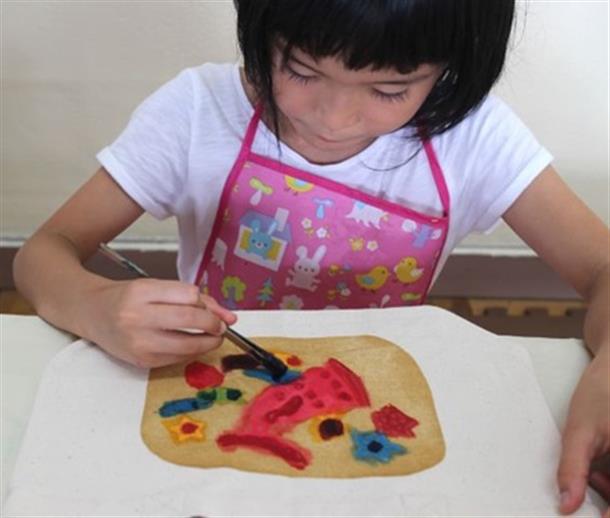小さなお子様もぬり絵感覚で楽しく体験可！