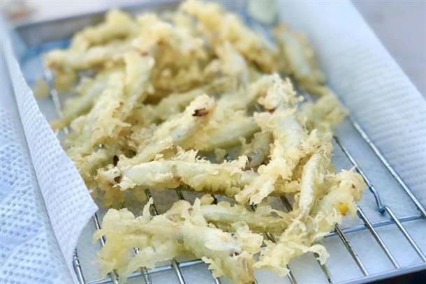 釣りたてのワカサギ釣りを天ぷらに！