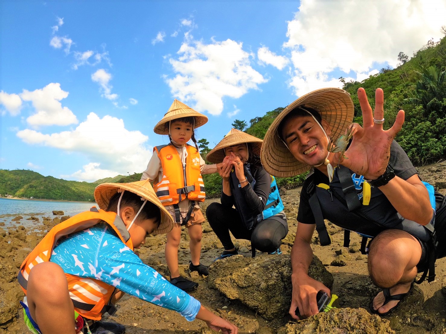 対岸に上陸してカニ探し♪