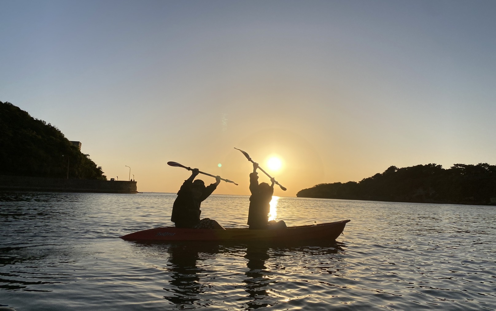西海岸に沈む夕日を眺めながらのスタート