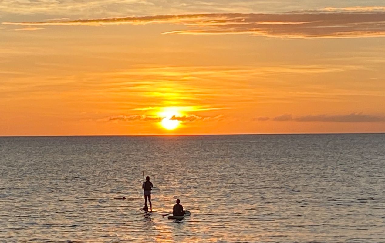 西海岸の夕焼けを楽しむ。
