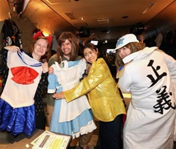コスプレやカラオケで楽しく過ごせるバー