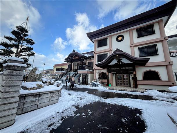 地下鉄駅から徒歩10分の寺院で体験できる