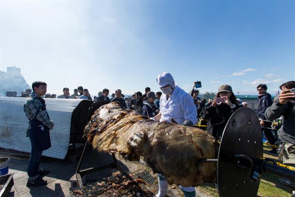 池田町産牛の丸焼き