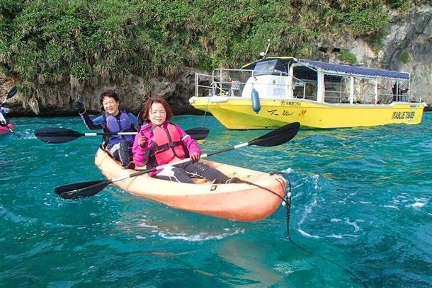 気軽に楽しめるグラスボートとカヤック♪