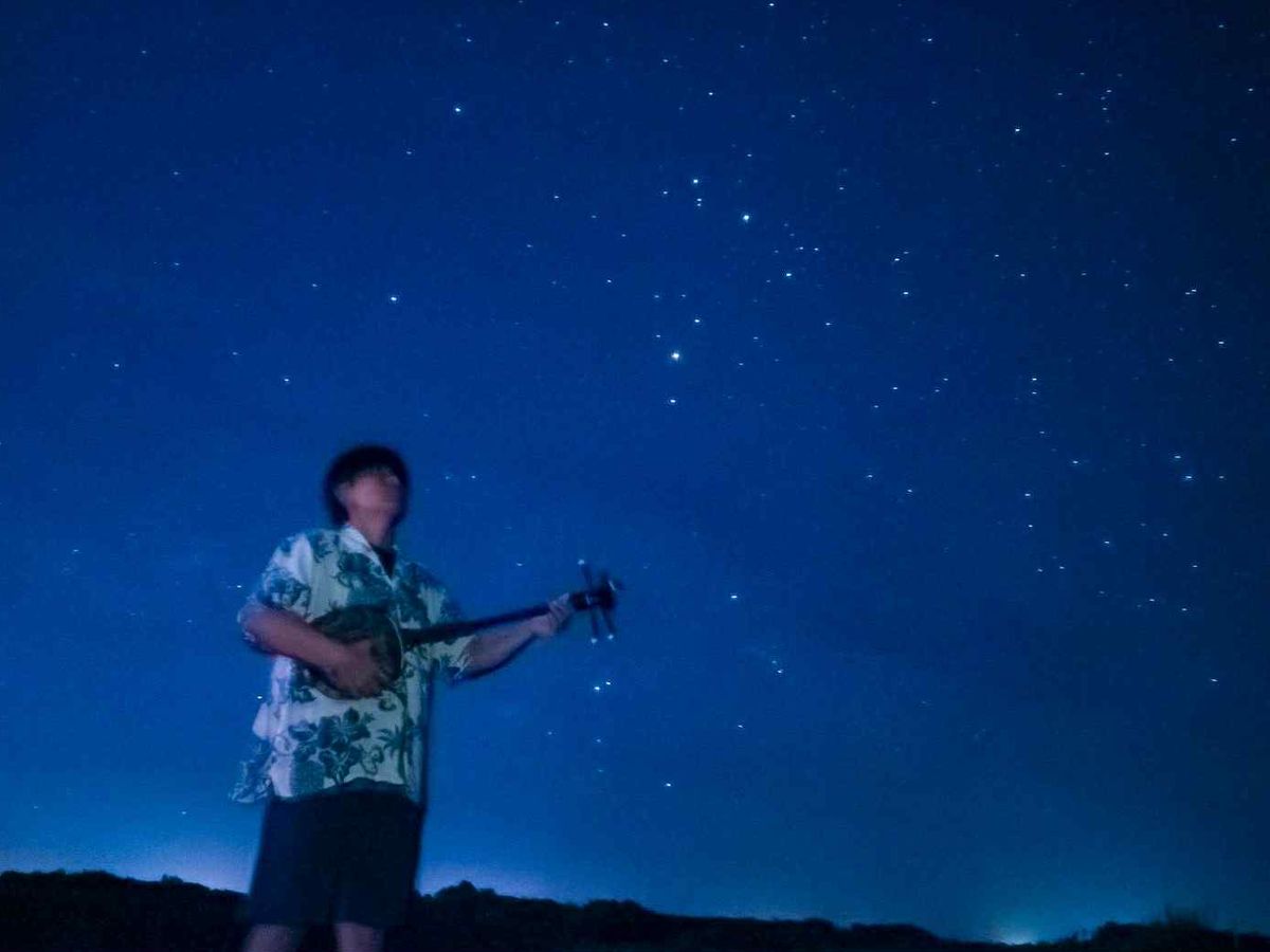 星に因んだ沖縄民謡の三線演奏