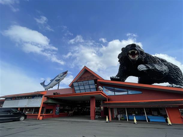 新鮮なカニが楽しめる市場です。