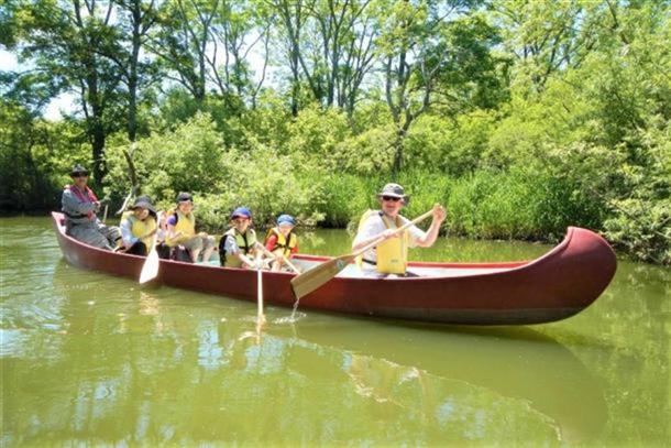安定性が高い特注大型カヌーで安心♪